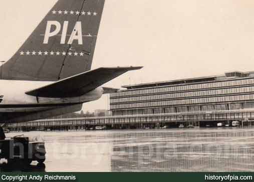 PIA Boeing 720-040B