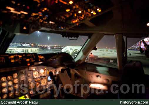 PIA Boeing 747-367