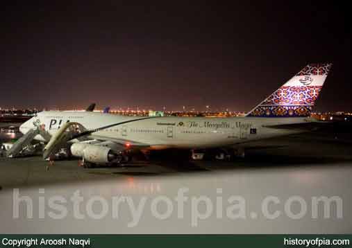 PIA Boeing 747-367