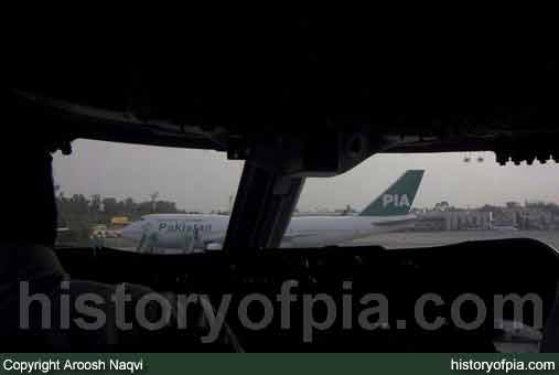 PIA Boeing 747-367