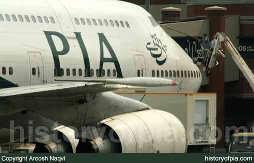PIA Boeing 747-367