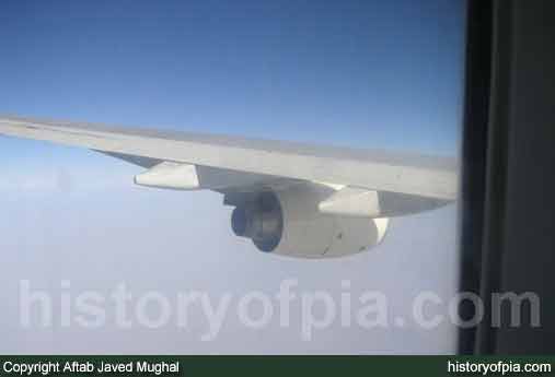 PIA Boeing 747-367