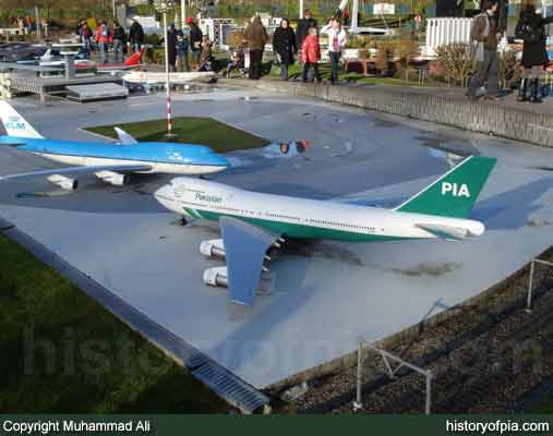 PIA Boeing 747-200B Model