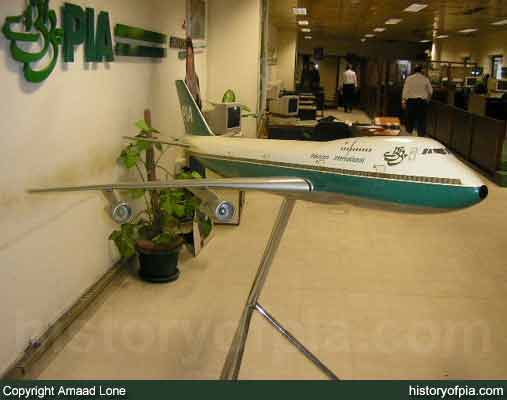 PIA Boeing 747-282B Model