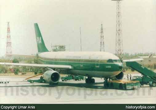 PIA Airbus A300B4-203