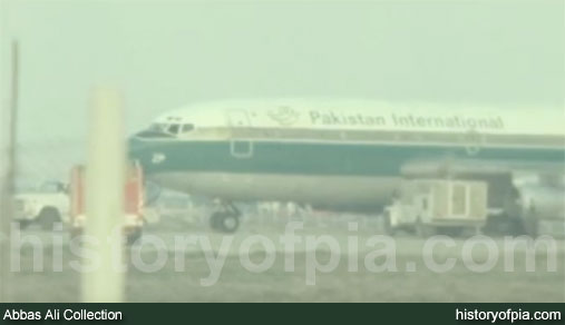 PIA Boeing 720-030B