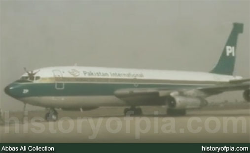 PIA Boeing 720-030B