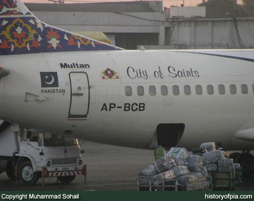 PIA Boeing 737-340