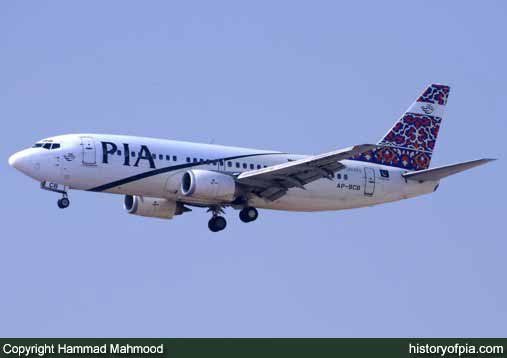 PIA Boeing 737-340