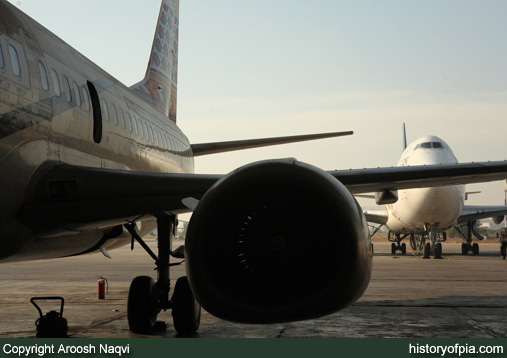 PIA Boeing 737-340