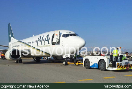 PIA Boeing 737-33A