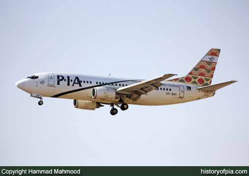 PIA Boeing 737-33A