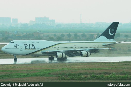 PIA Boeing 747-367