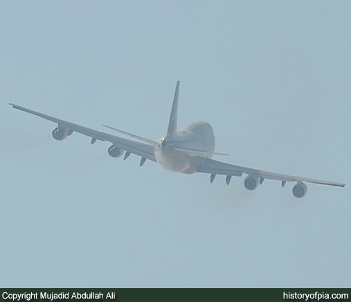 PIA Boeing 747-367