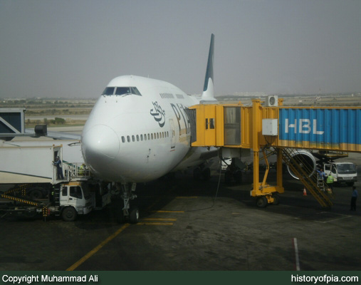PIA Boeing 747-367