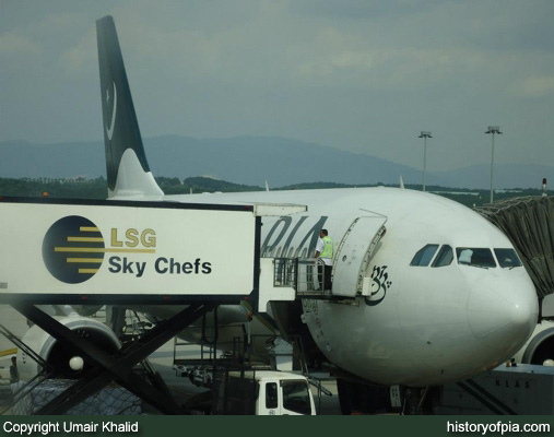 PIA Airbus A310-325ET