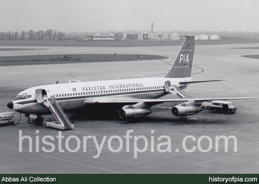 PIA Boeing 720-040B