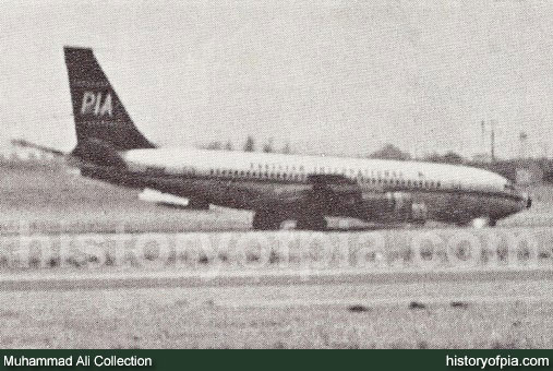 PIA Boeing 720-040B