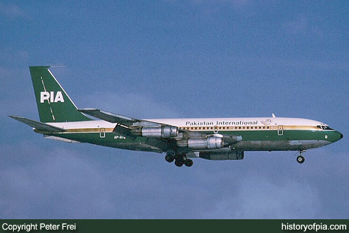 PIA Boeing 720-040B