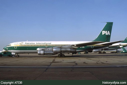 PIA Boeing 720-040B