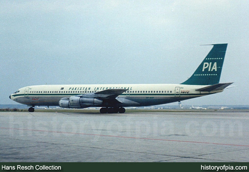 PIA Boeing 707-340C