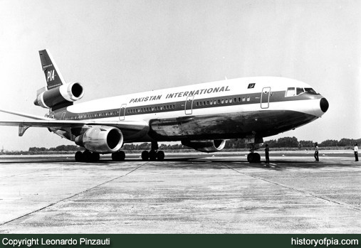 PIA McDonnell Douglas DC-10-30