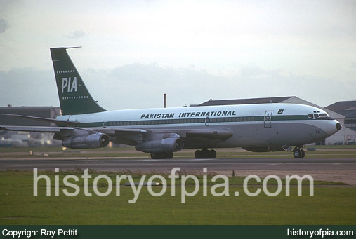 PIA Boeing 720-047B