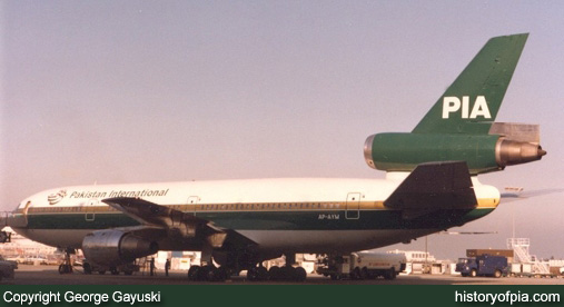 PIA McDonnell Douglas DC-10-30
