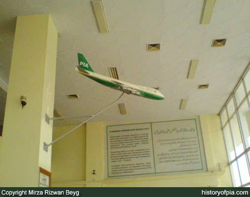PIA Boeing 747-200B Model