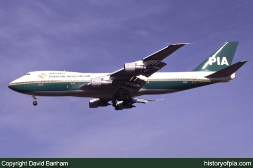 PIA Boeing 747-282B