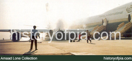 PIA Boeing 747-282B