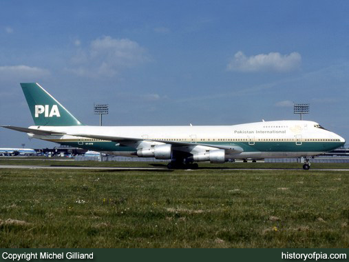 PIA Boeing 747-282B