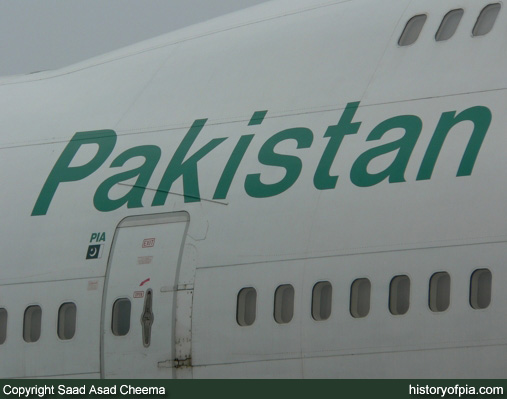 PIA Boeing 747-282B