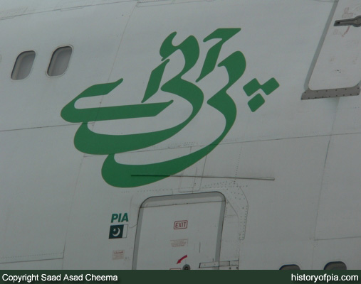 PIA Boeing 747-282B