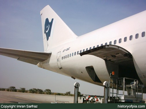 PIA Boeing 747-240B (SCD)