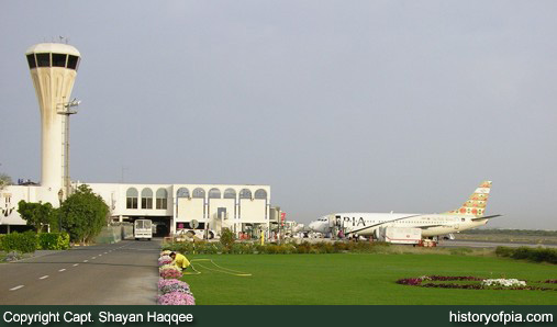 PIA Boeing 737-340