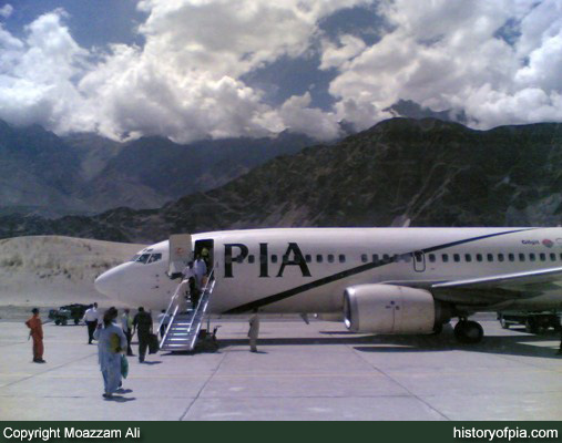 PIA Boeing 737-340