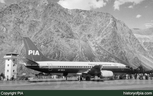 PIA Boeing 737-340