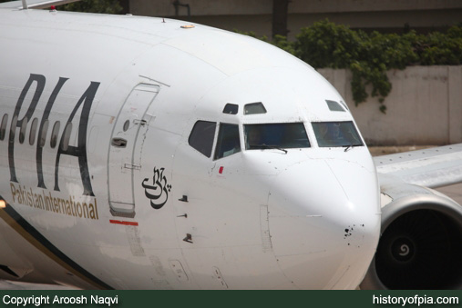PIA Boeing 737-340