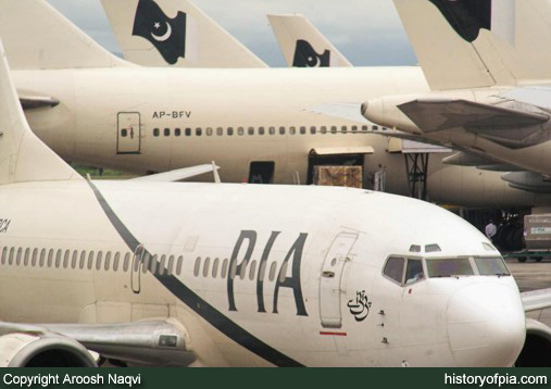 PIA Boeing 737-340