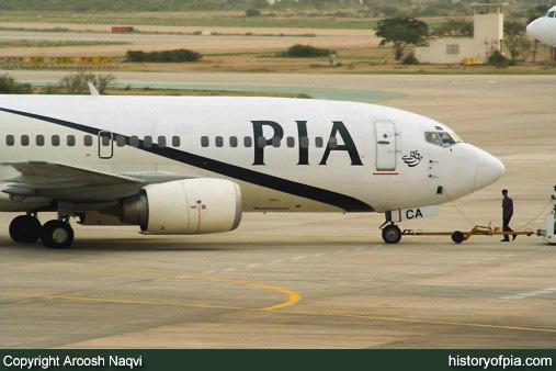 PIA Boeing 737-340