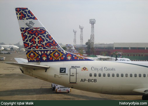PIA Boeing 737-340