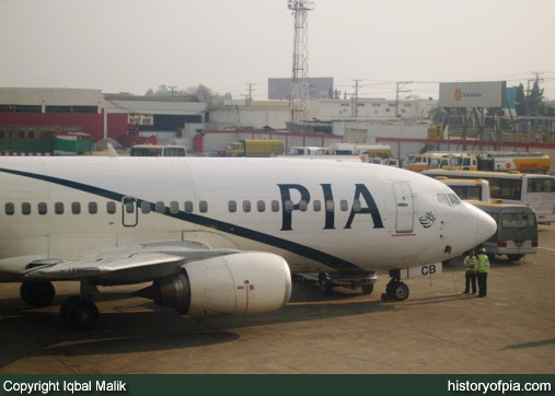 PIA Boeing 737-340