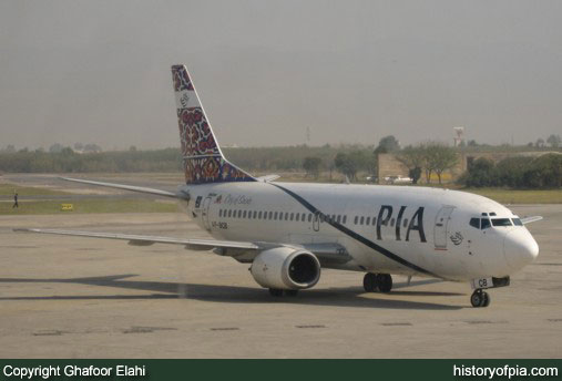 PIA Boeing 737-340