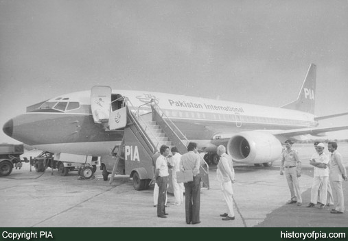 PIA Boeing 737-340