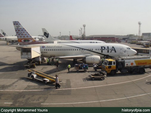 PIA Boeing 737-340