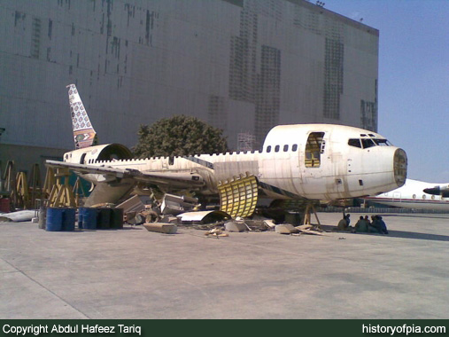 PIA Boeing 737-340