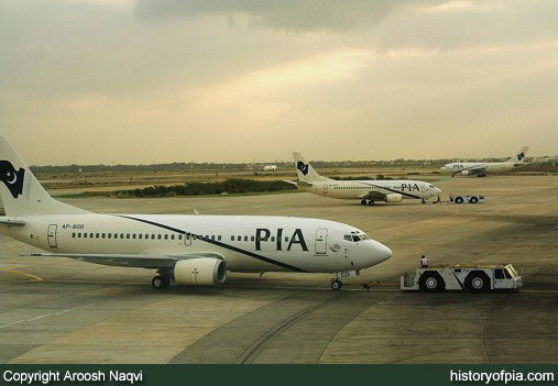 PIA Boeing 737-340