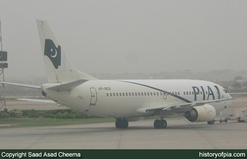 PIA Boeing 737-340