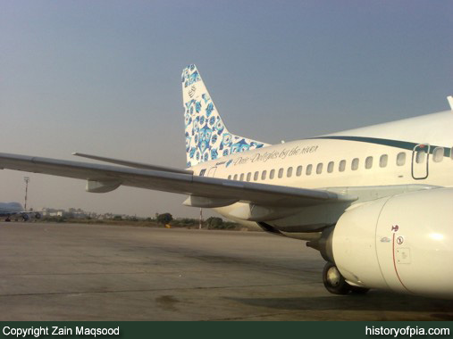 PIA Boeing 737-340